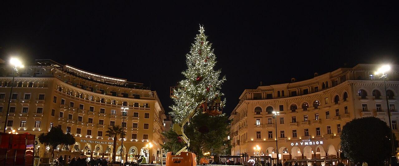 The lit Christmas tree on Aristotelous Square in Thessaloniki at night