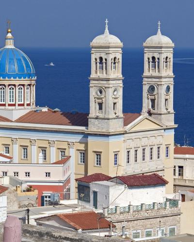 The blue domes of Agios Nikolaos above the harbour of Ermoupoli