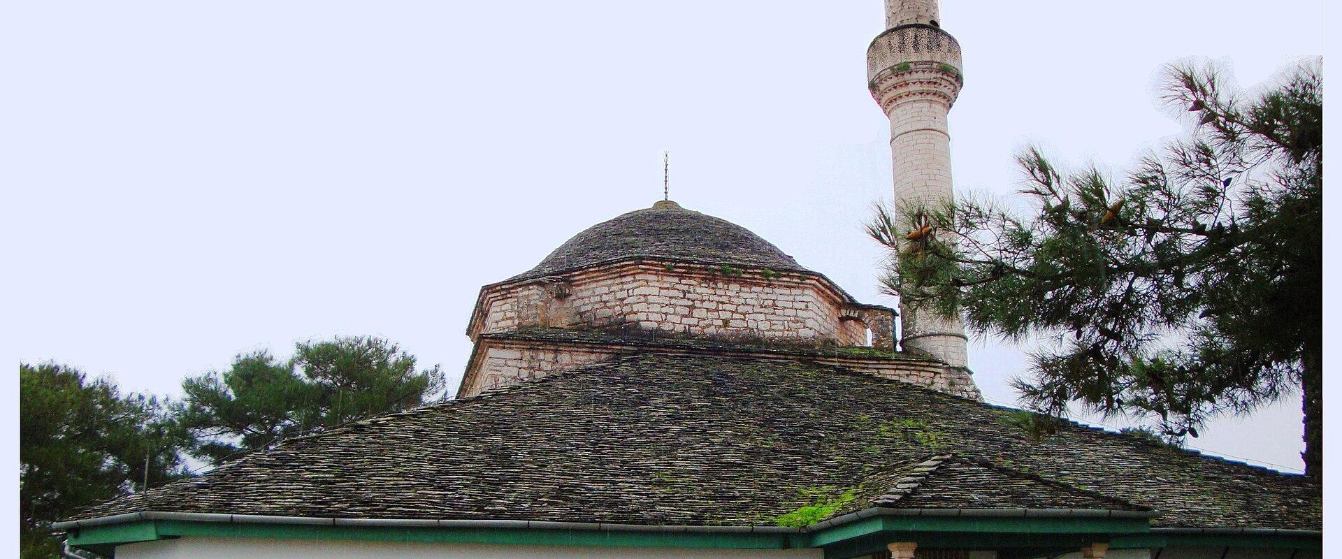 Aslan Pasha Mosque (Municipal Ethnographic Museum)