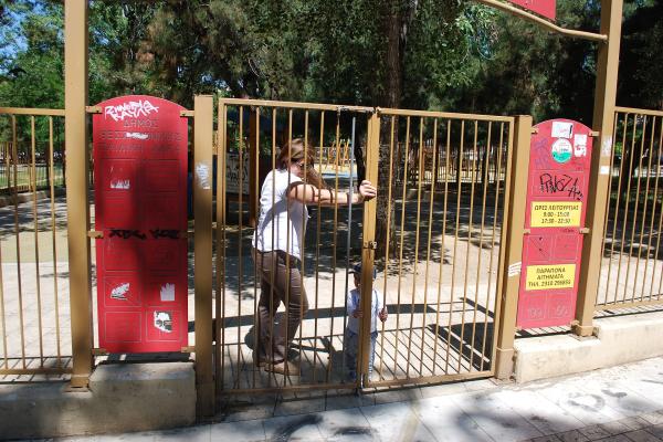 Waterfront (Thessaloniki) - Cafes, Street Performers, Playgrounds
